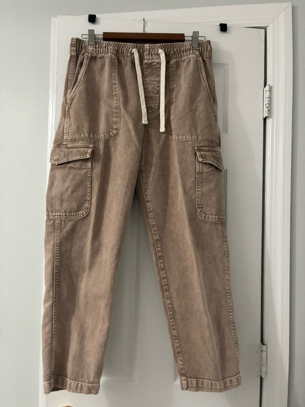 GAP Women's Boyfriend Cargo Jeans in Light Brown
